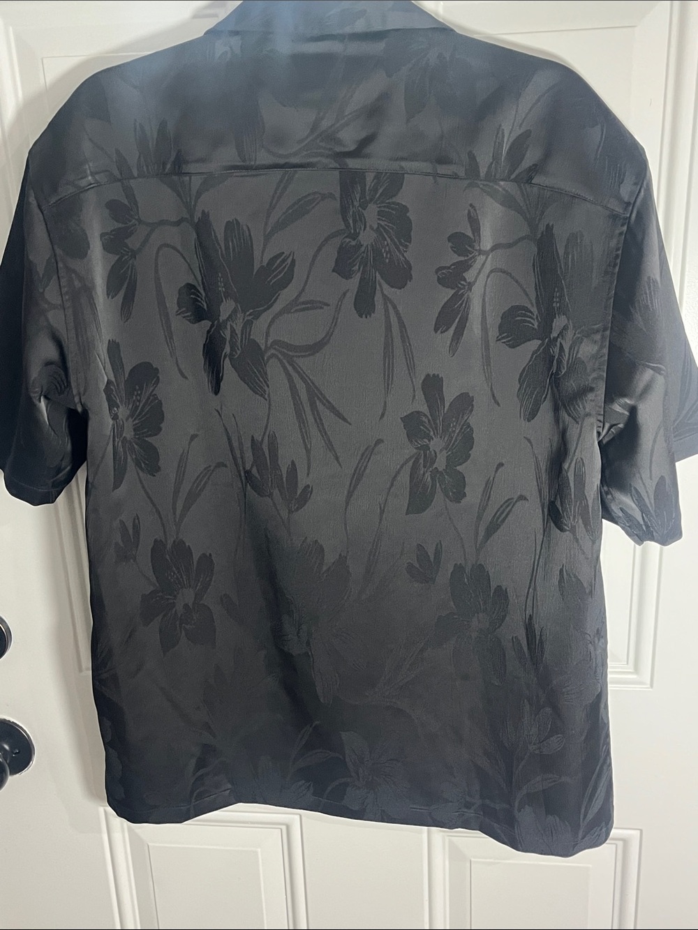 Abercrombie & Fitch Black Tonal Floral Collared Satin Button-down NWOT - Picture 5 of 6